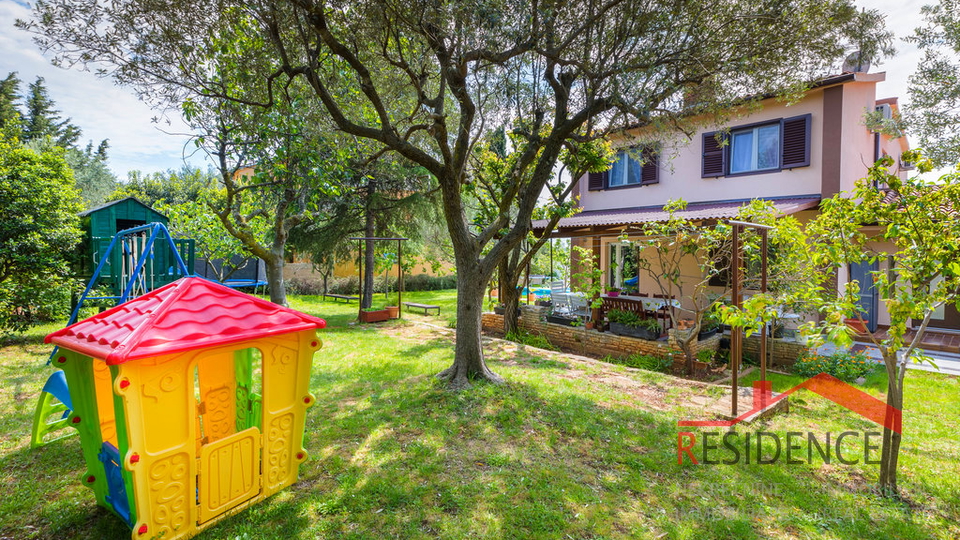 Fasana, casa con piscina e vista sul mare