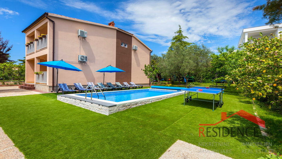 Fasana, casa con piscina e vista sul mare