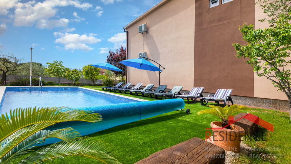 Fasana, casa con piscina e vista sul mare