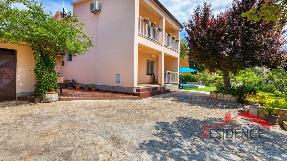 Fasana, casa con piscina e vista sul mare