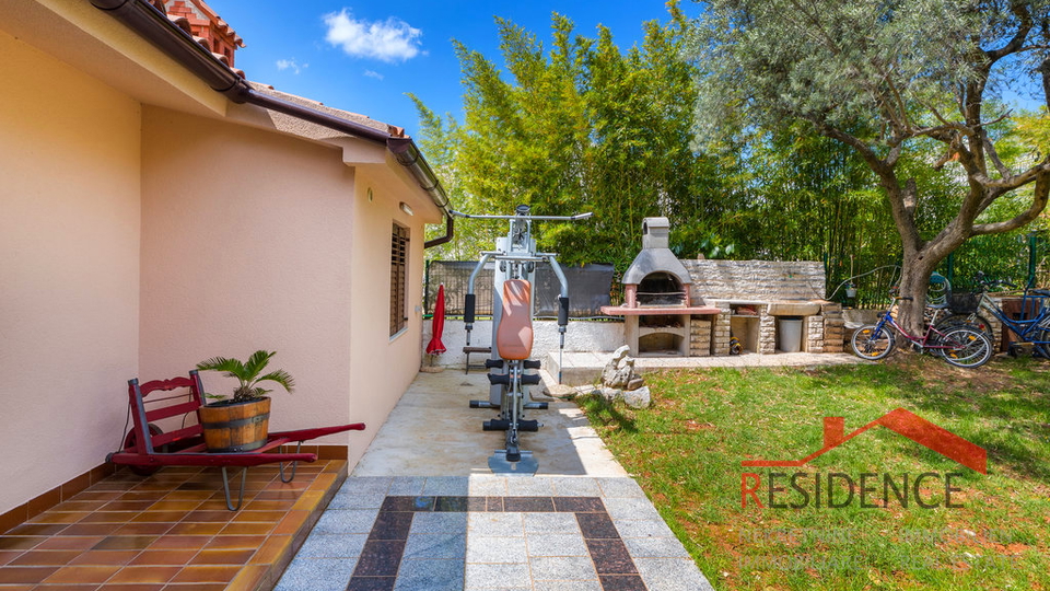 Fasana, casa con piscina e vista sul mare