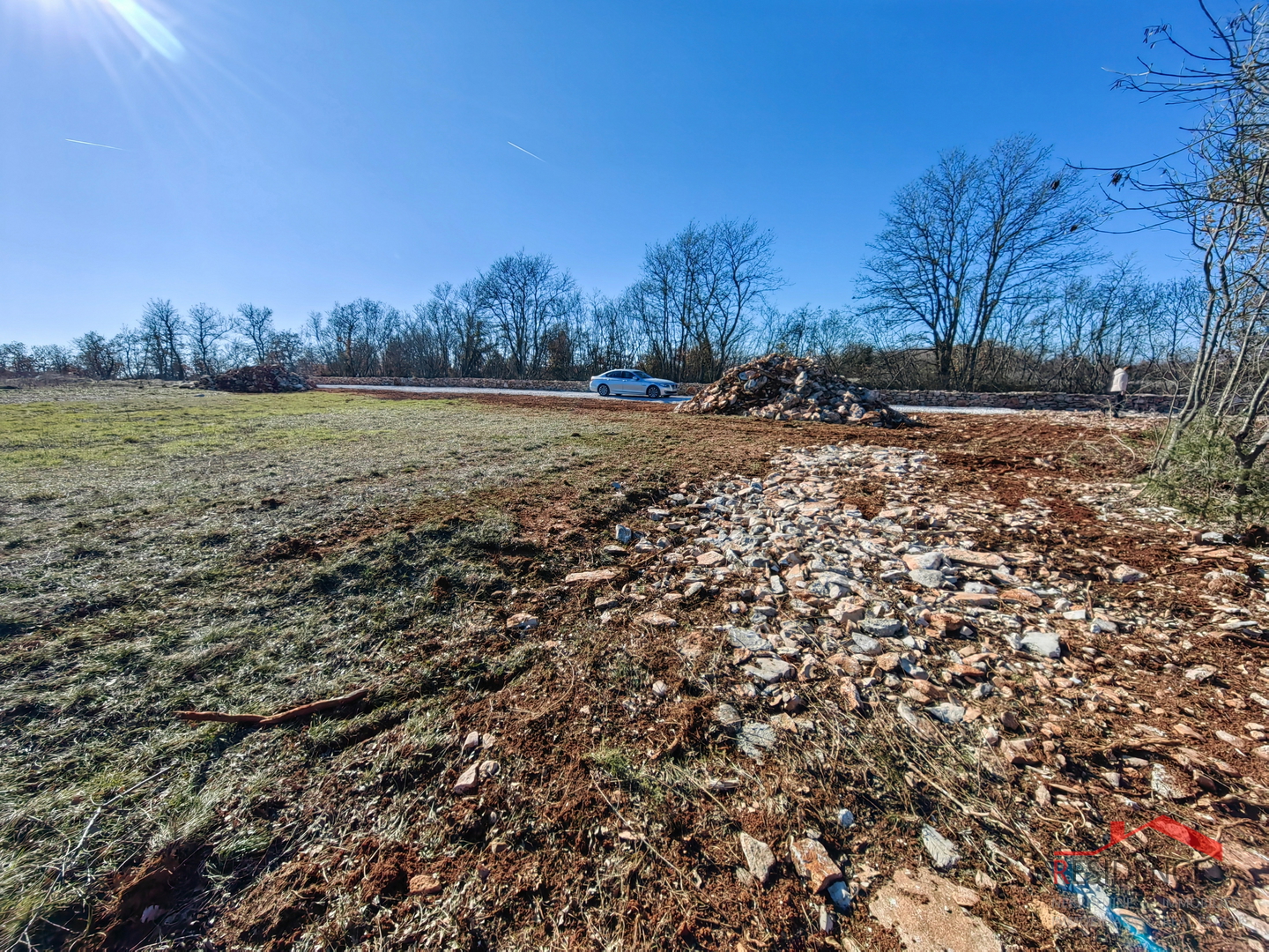 Građevinsko zemljište s građevinskom dozvolom, strujom i vodom u Svetom Kirinu, Okolica Vodnjana