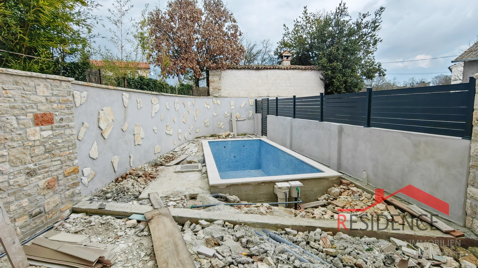 Juršići, casa in pietra con piscina