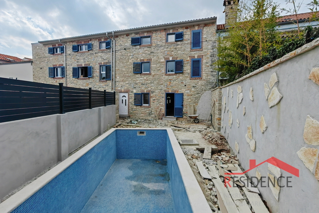 Juršići, casa in pietra con piscina