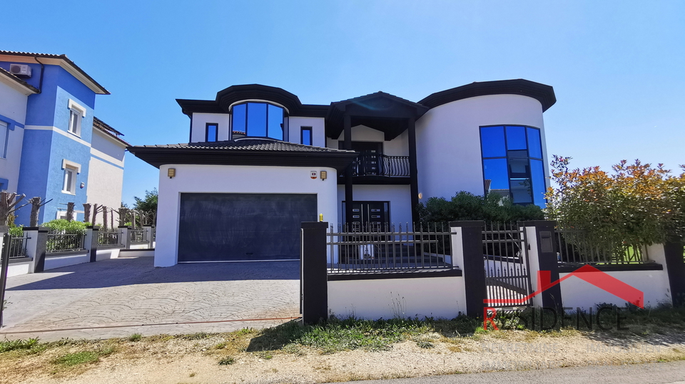 Banjole&comma; luksuzna vila sa bazenom&comma; blizu mora i Marine