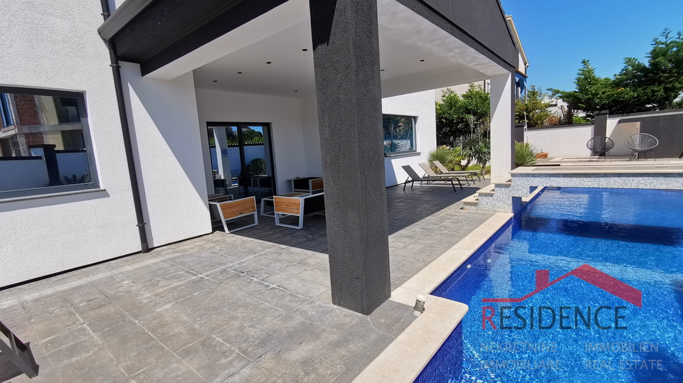 Banjole&comma; luksuzna vila sa bazenom&comma; blizu mora i Marine