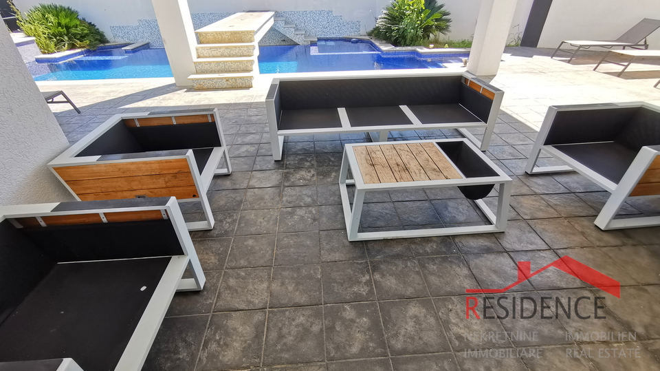 Banjole&comma; luksuzna vila sa bazenom&comma; blizu mora i Marine