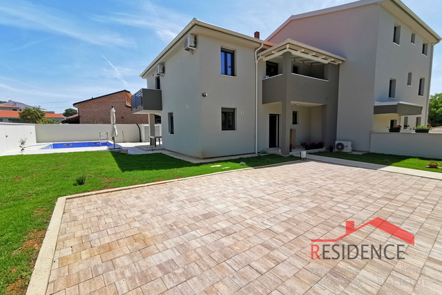 Pomer, nuova villa con piscina vicino al mare e ad Aci Marina Pomer