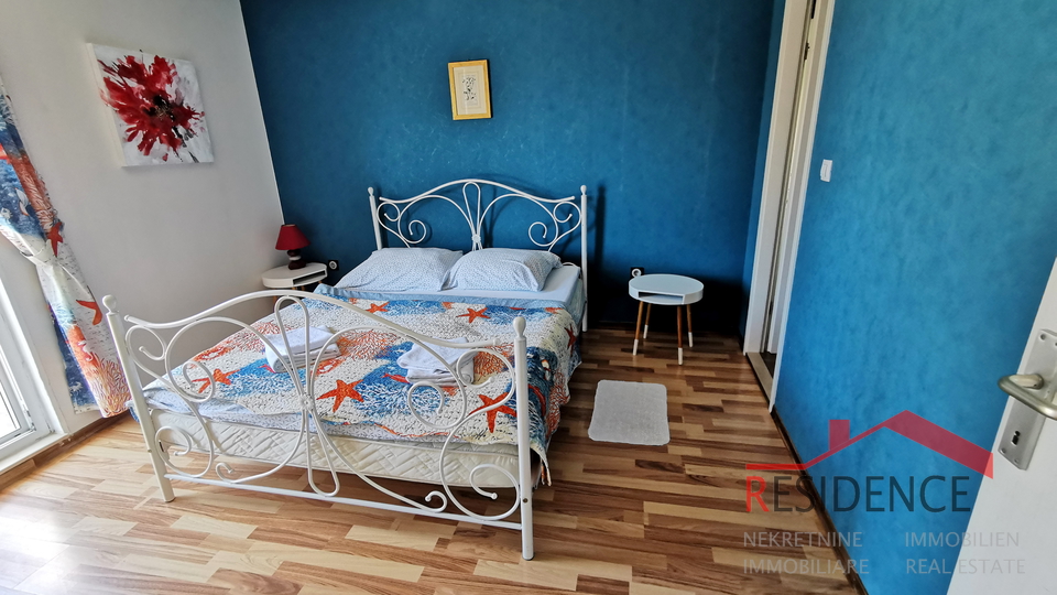 Medulin, hiša s 4 apartmaji in bazenom