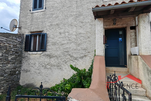 Galižana, a house in the center with a garage