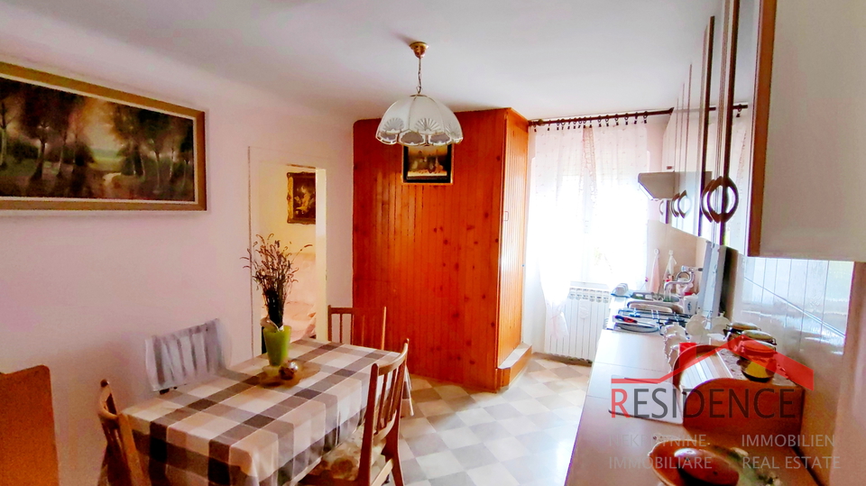 Galižana, kuća u centru s garažom