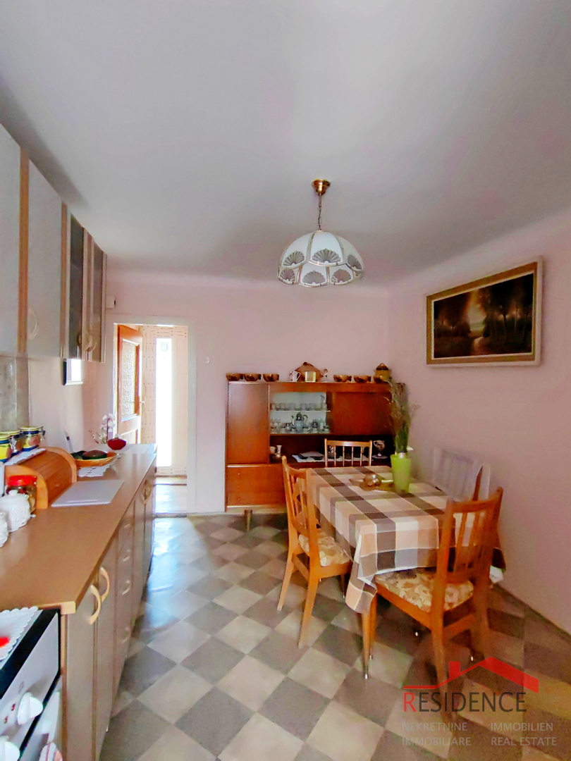 Galižana, kuća u centru s garažom