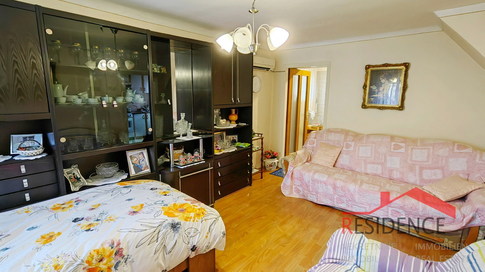 Galižana, kuća u centru s garažom