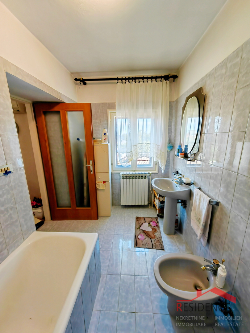Galižana, kuća u centru s garažom