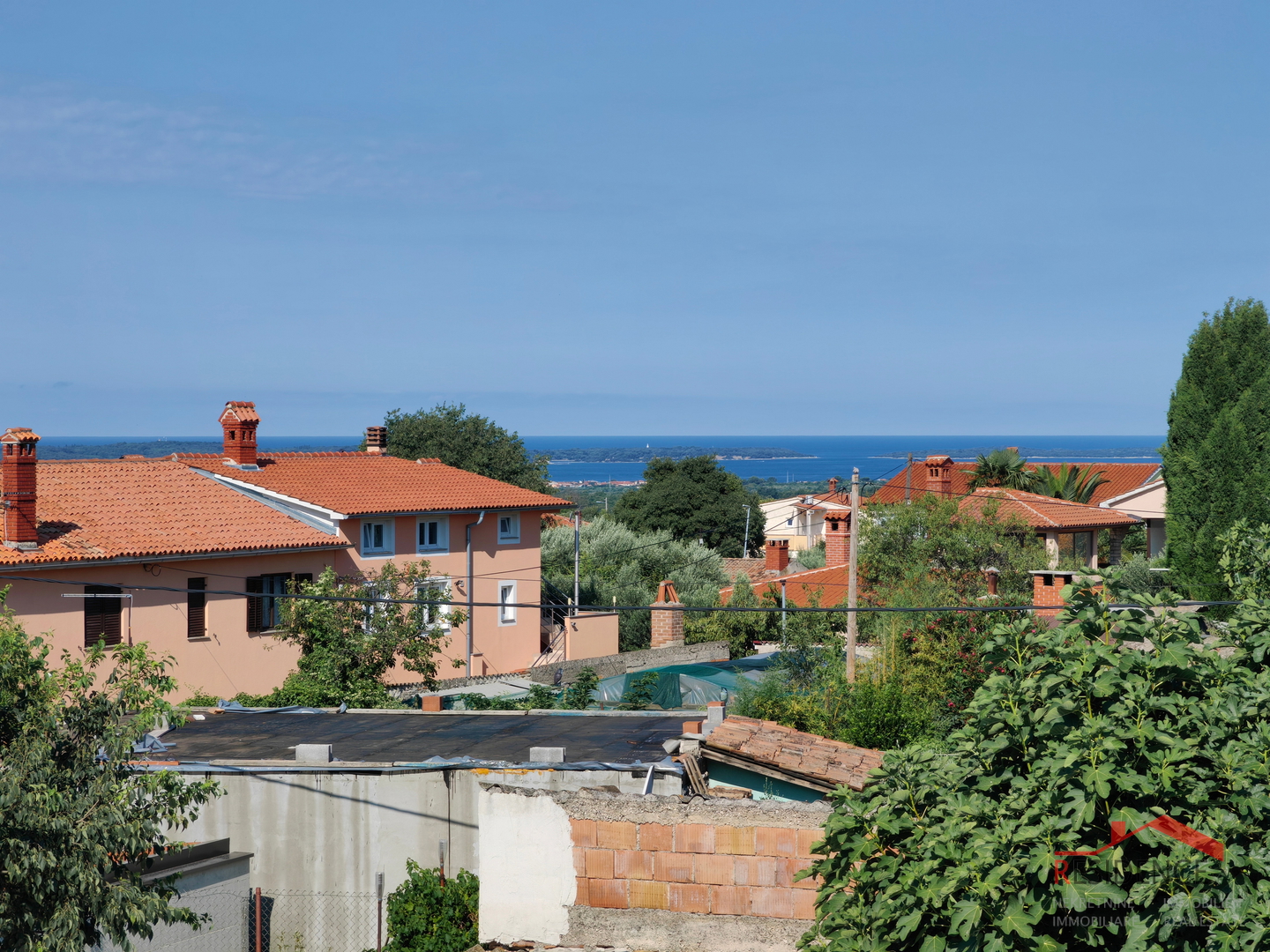 Galižana, kuća u centru s garažom
