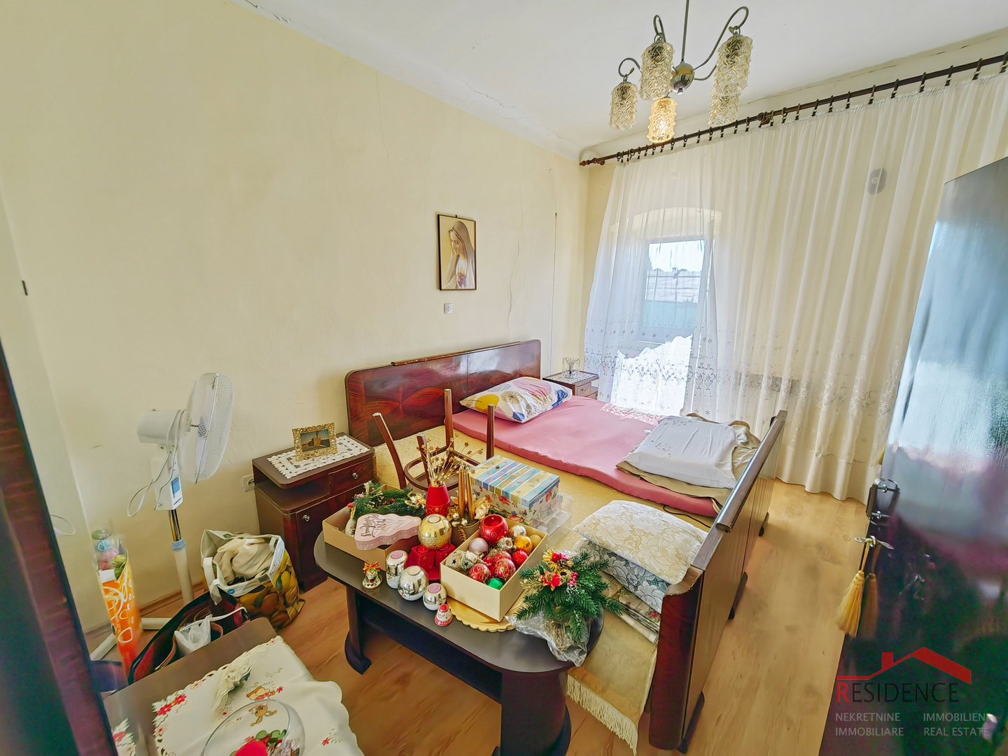Galižana, kuća u centru s garažom