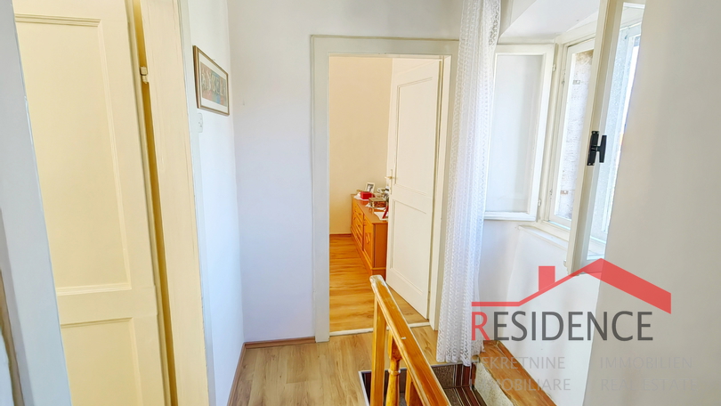 Galižana, kuća u centru s garažom
