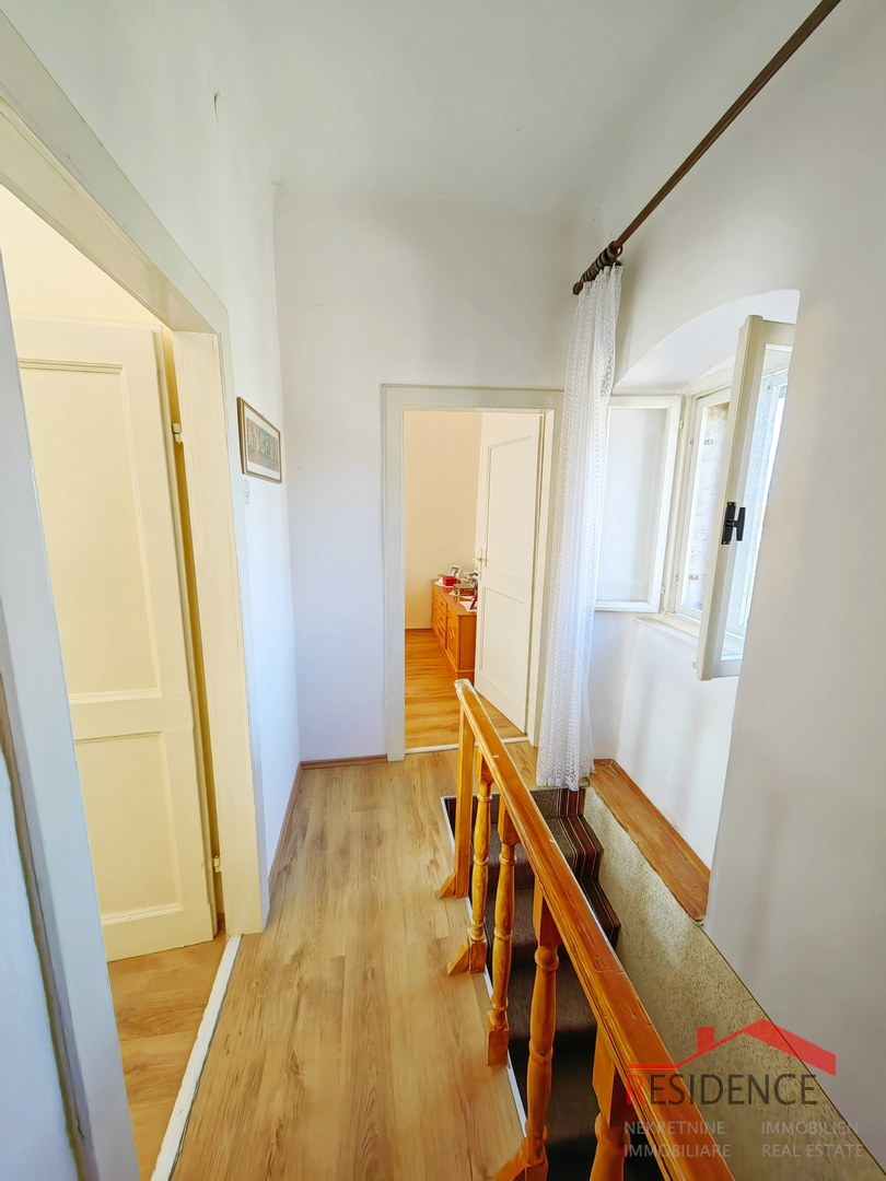 Galižana, kuća u centru s garažom