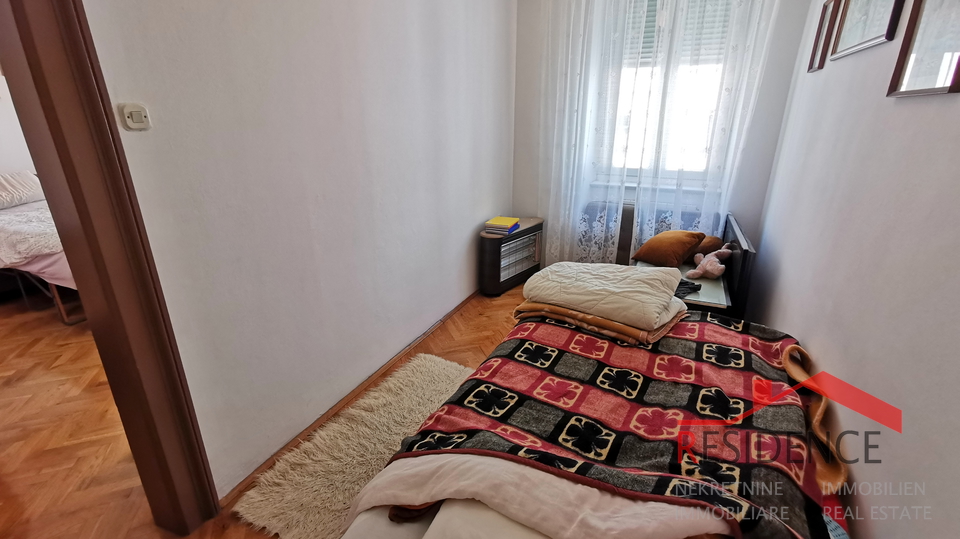 Pula, Zentrum, Wohnung im ersten Stock, drei Schlafzimmer