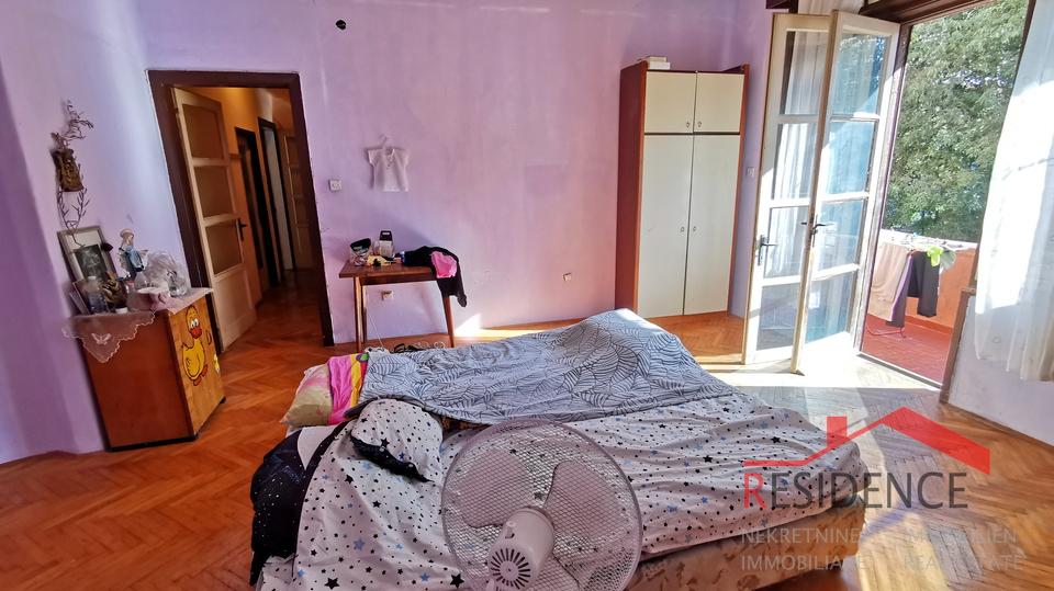 Pula, Center, apartment with 4 bedrooms, terrace