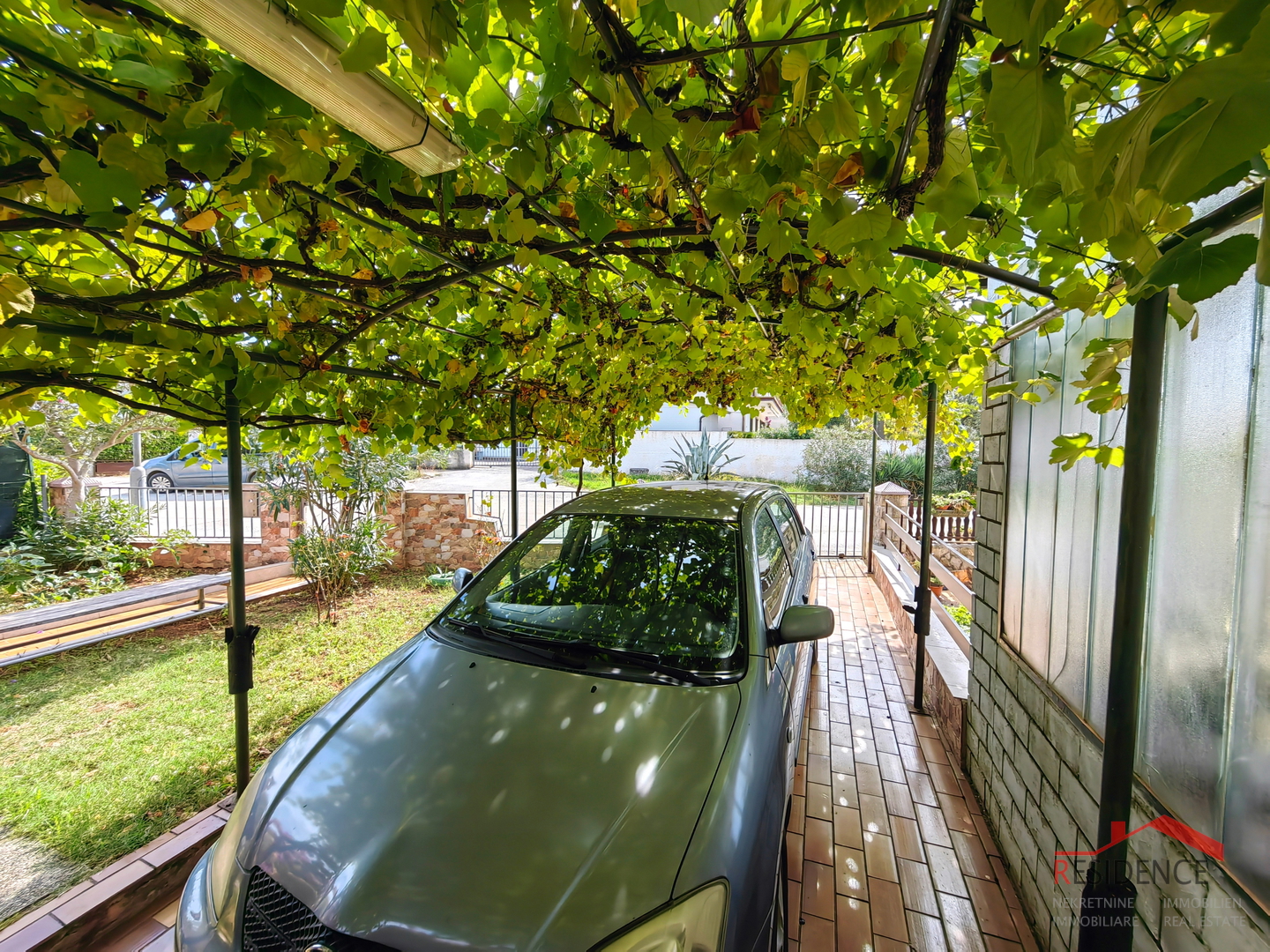 EKSKLUZIVNA PRODAJA KUĆE U BANJOLAMA, POGLED NA MORE