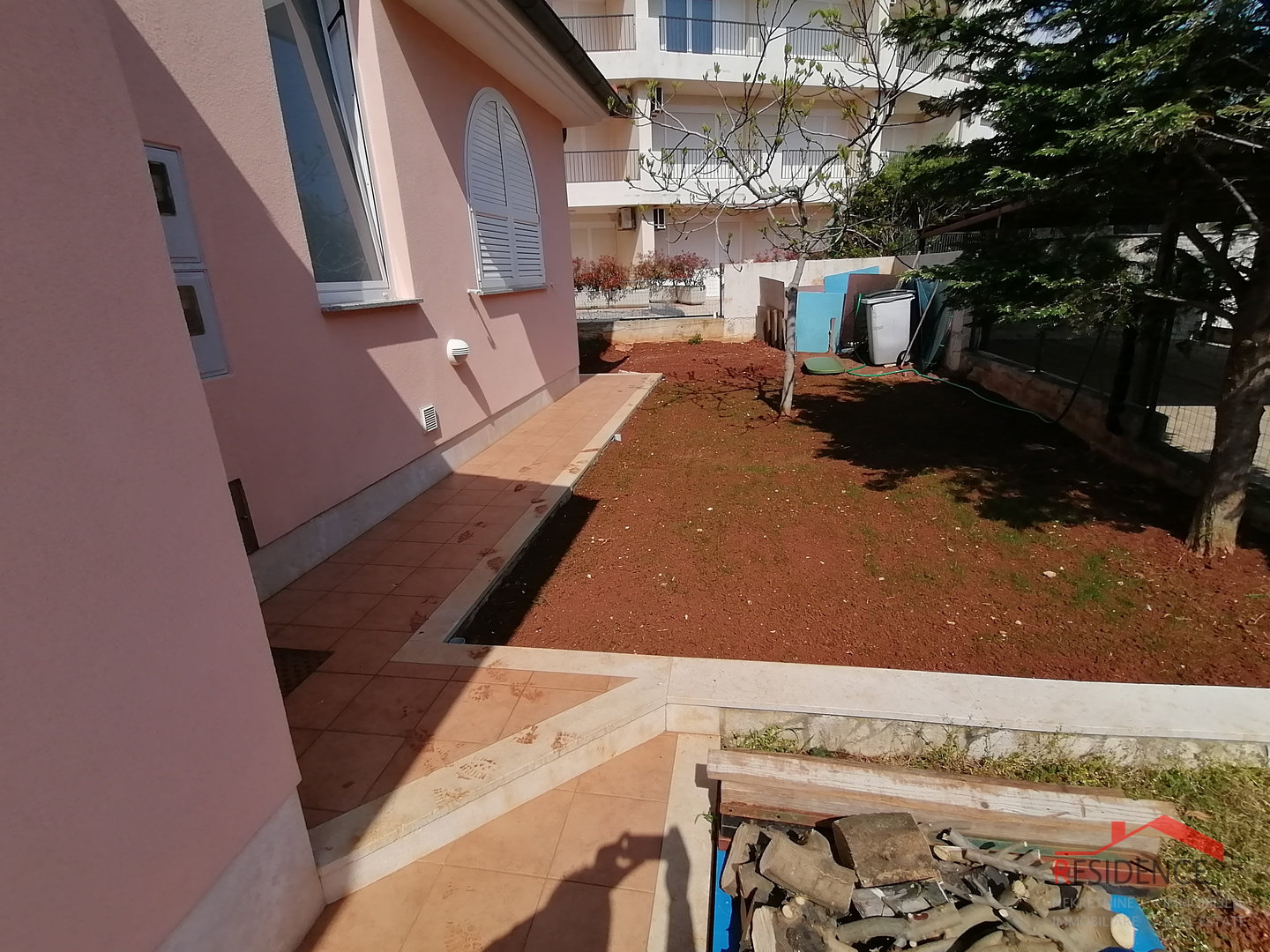 Samostojeća kuća u Premanturi s pogledom na more