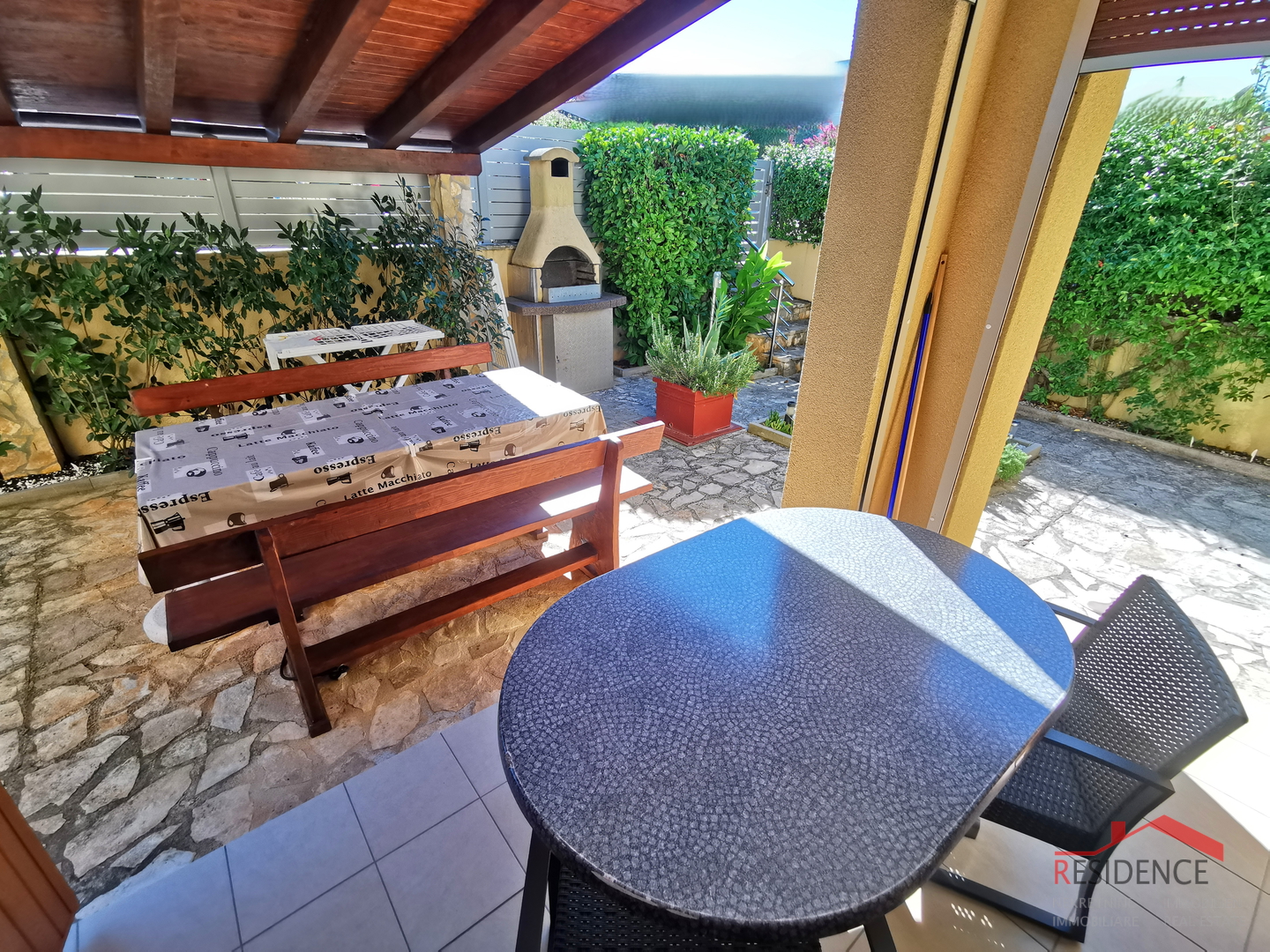 Ekskluzivna prodaja stana s vrtom u Banjolama - Volme