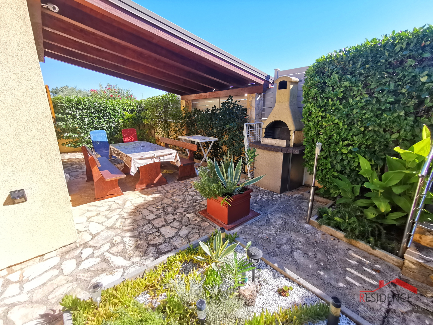 Ekskluzivna prodaja stana s vrtom u Banjolama - Volme