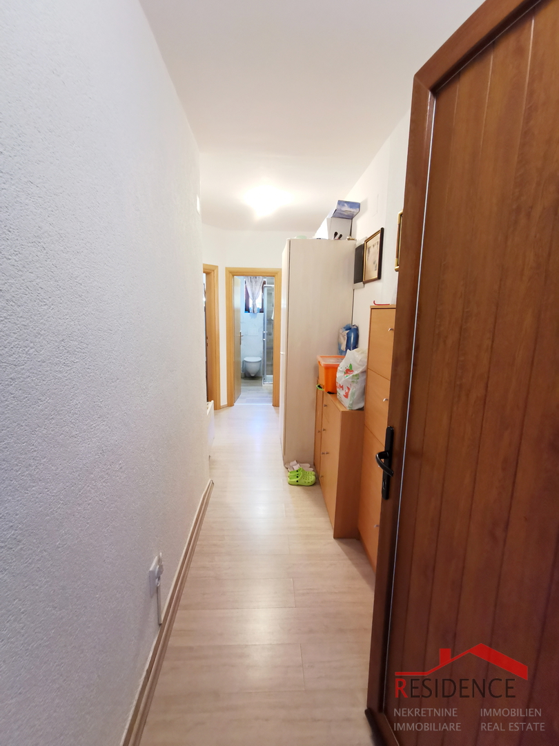 Ekskluzivna prodaja stana s vrtom u Banjolama - Volme