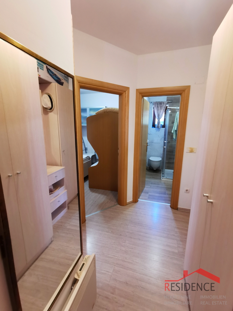 Ekskluzivna prodaja stana s vrtom u Banjolama - Volme