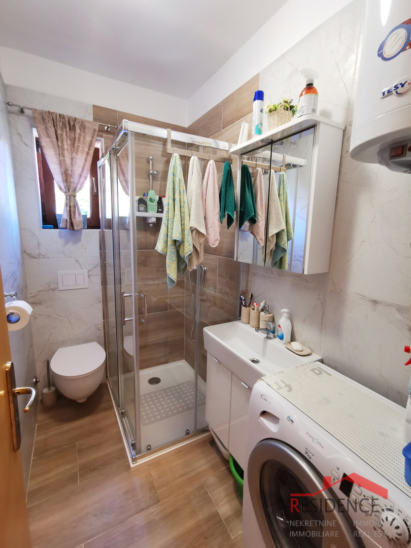 Ekskluzivna prodaja stana s vrtom u Banjolama - Volme