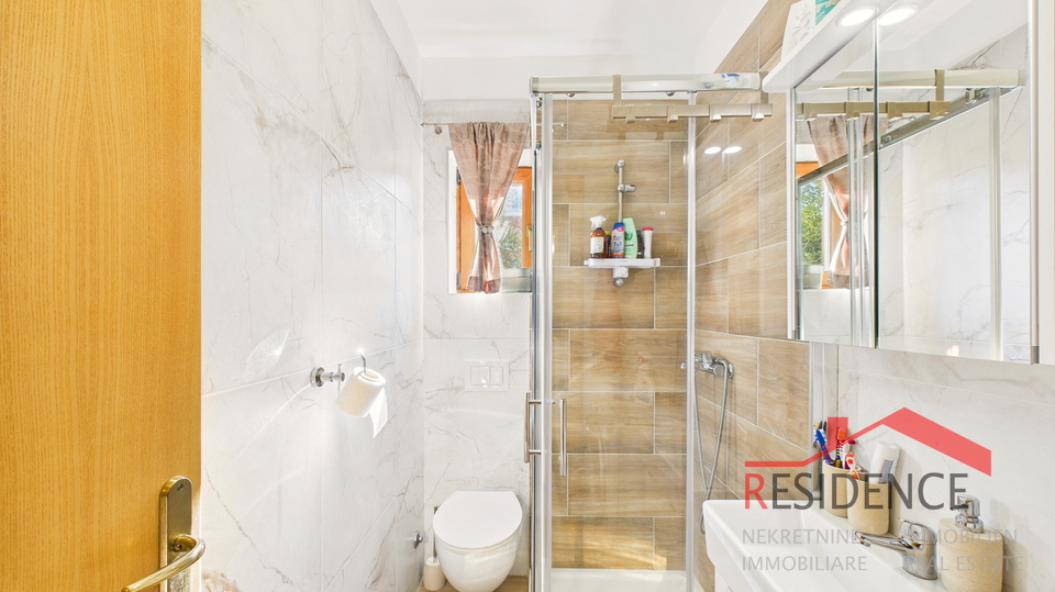 Ekskluzivna prodaja stana s vrtom u Banjolama - Volme