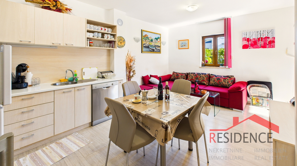 Ekskluzivna prodaja stana s vrtom u Banjolama - Volme