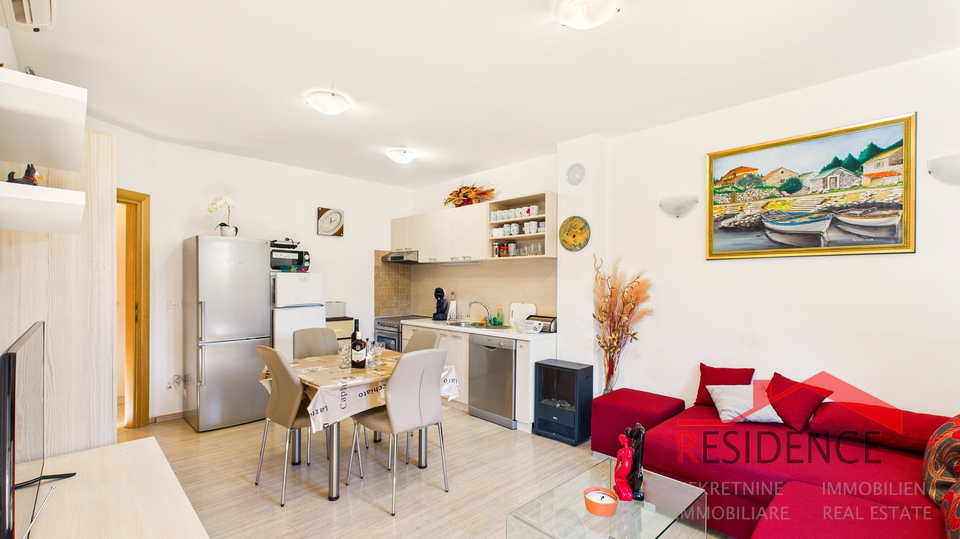 Ekskluzivna prodaja stana s vrtom u Banjolama - Volme