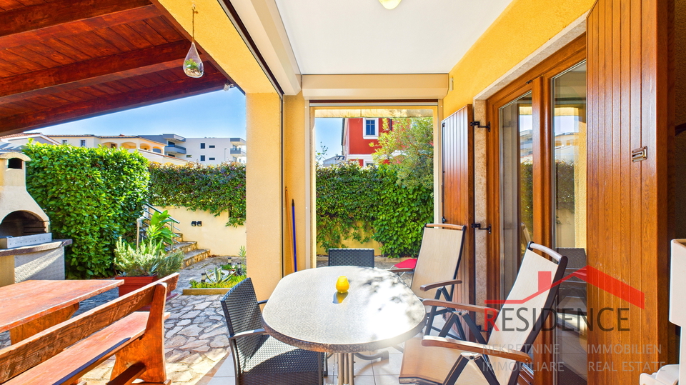 Ekskluzivna prodaja stana s vrtom u Banjolama - Volme