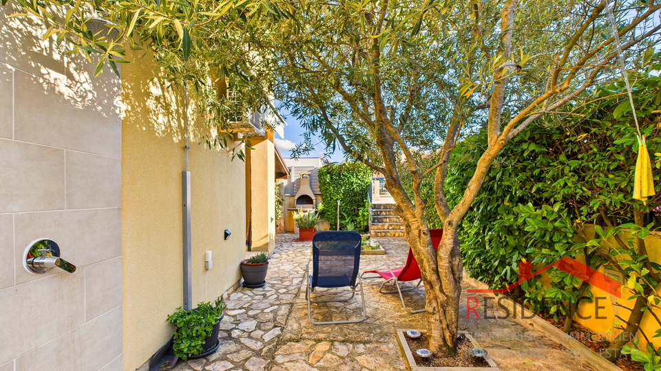 Exklusiver Verkauf einer Wohnung mit Garten in Banjole - Volme