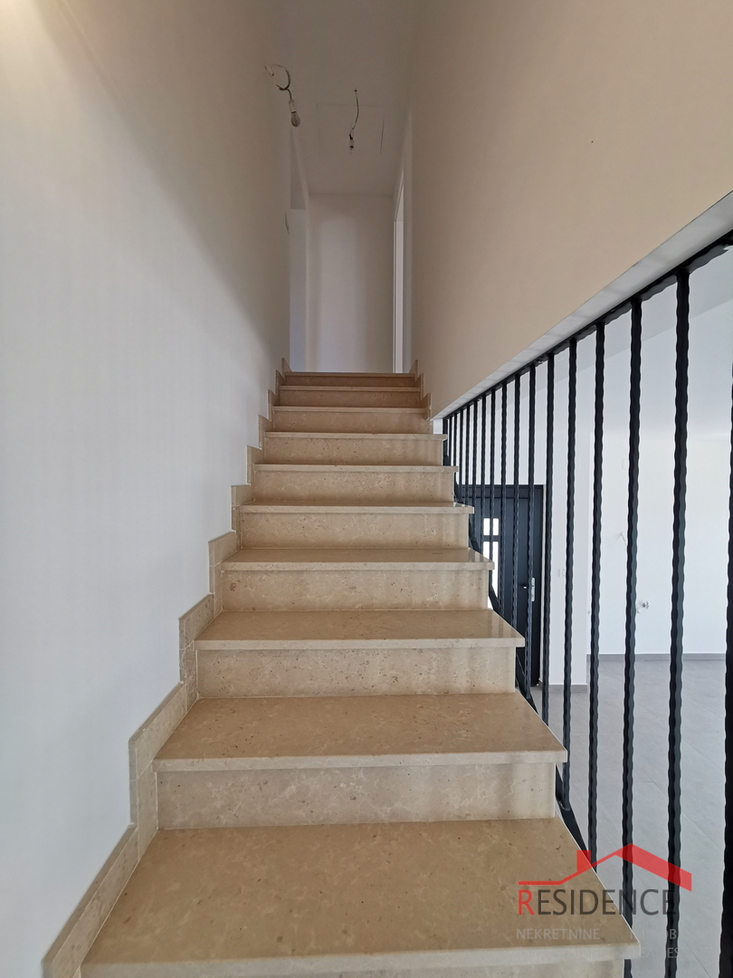 Juršići, Umgebung, neues Einfamilienhaus mit Swimmingpool