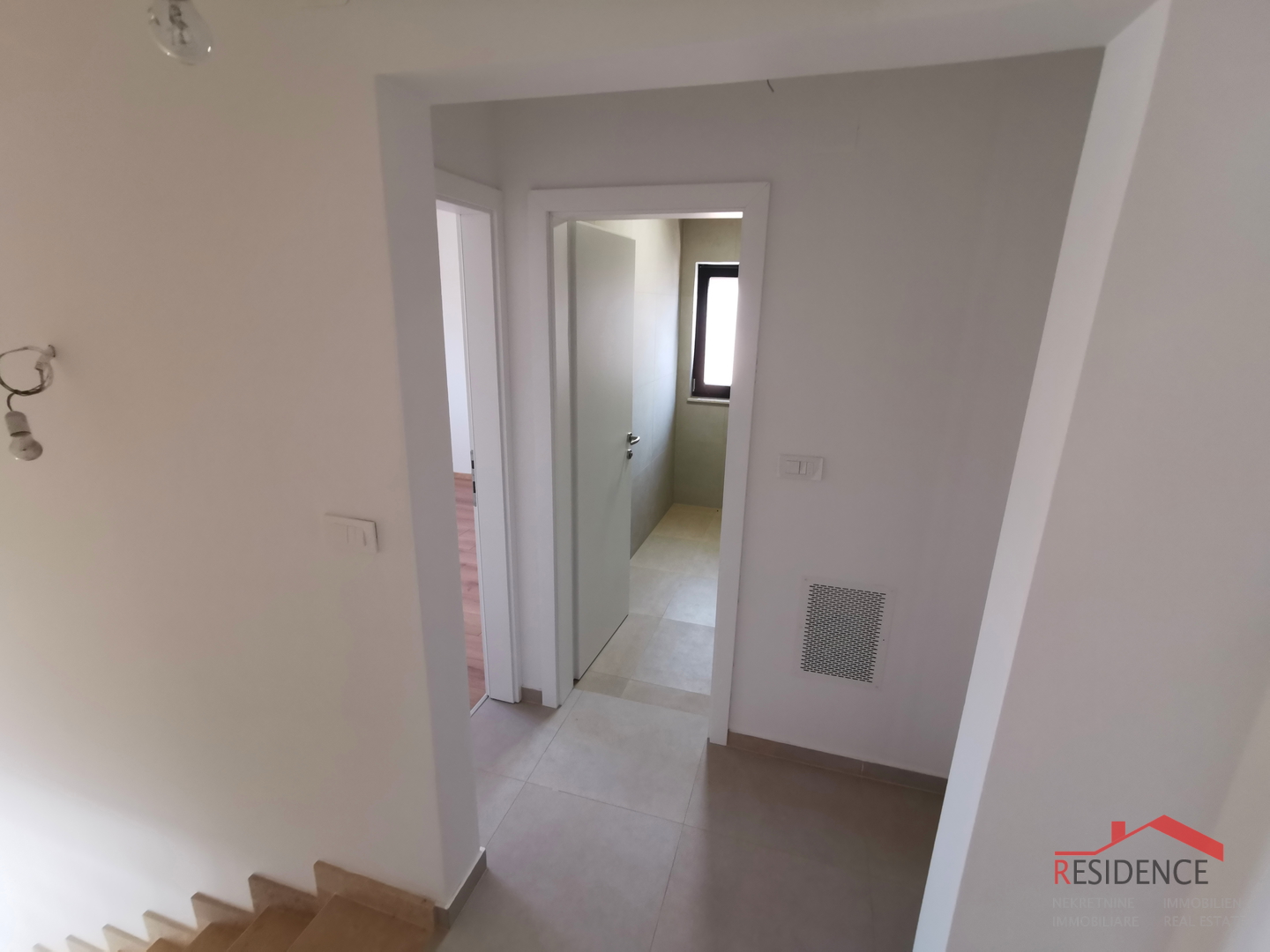 Juršići, Umgebung, neues Einfamilienhaus mit Swimmingpool