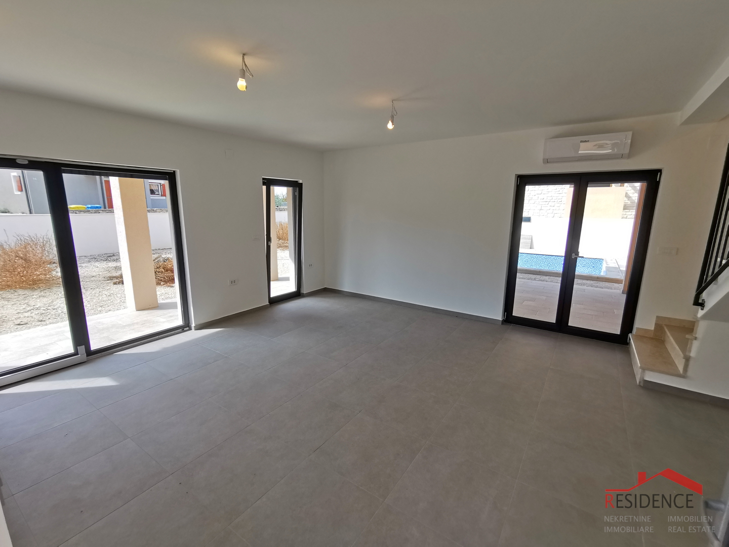 Juršići, Umgebung, neues Einfamilienhaus mit Swimmingpool