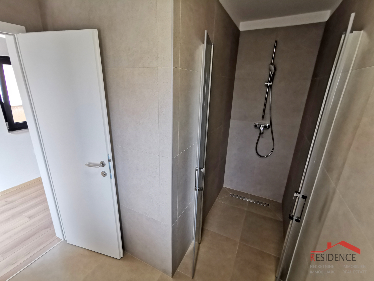 Juršići, Umgebung, neues Einfamilienhaus mit Swimmingpool