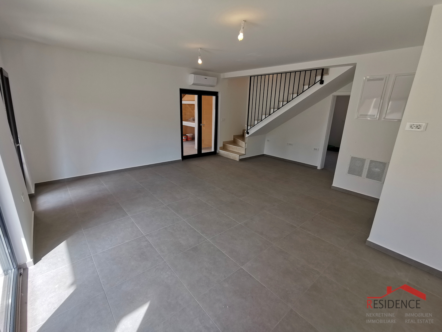 Juršići, Umgebung, neues Einfamilienhaus mit Swimmingpool