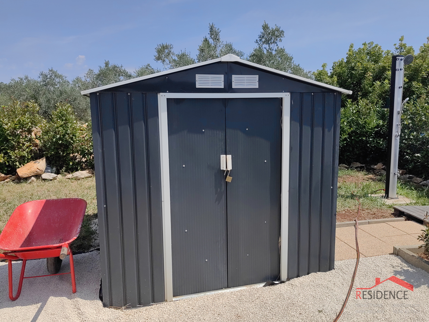 Ackerland in Fažana mit einem Wochenendhaus