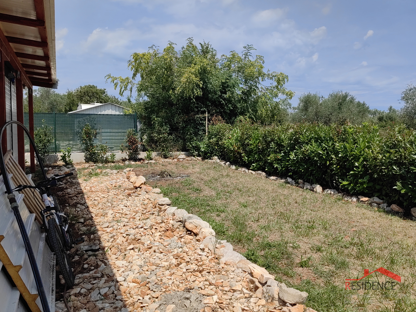 Ackerland in Fažana mit einem Wochenendhaus