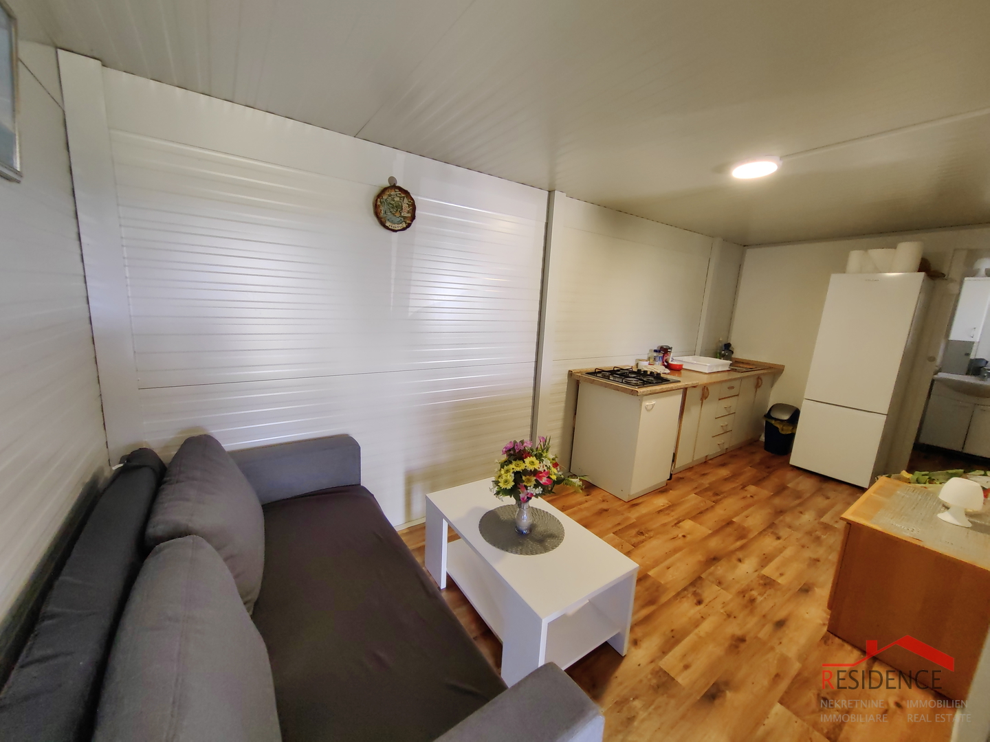 Ackerland in Fažana mit einem Wochenendhaus