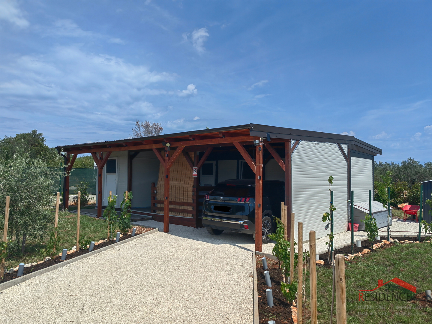 Ackerland in Fažana mit einem Wochenendhaus