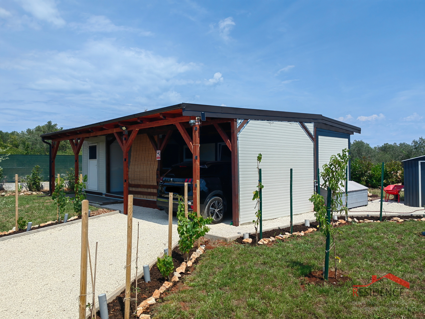 Ackerland in Fažana mit einem Wochenendhaus