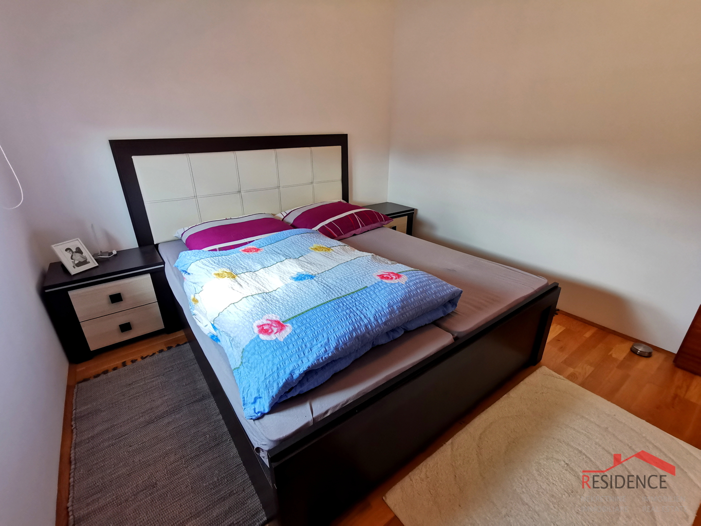 Galižana, zweistöckiges Haus, Garage