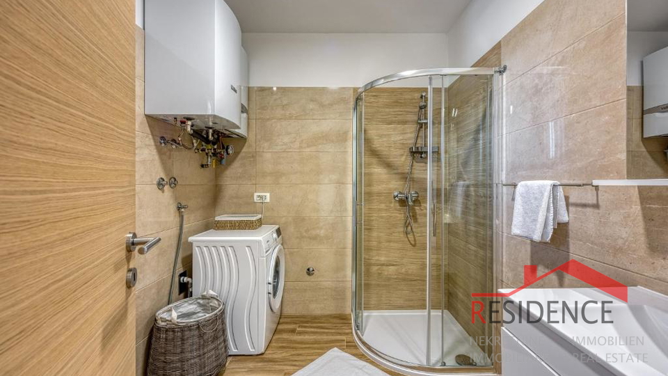 Galižana – A beautiful semi-detached house with a pool and a view of the sea