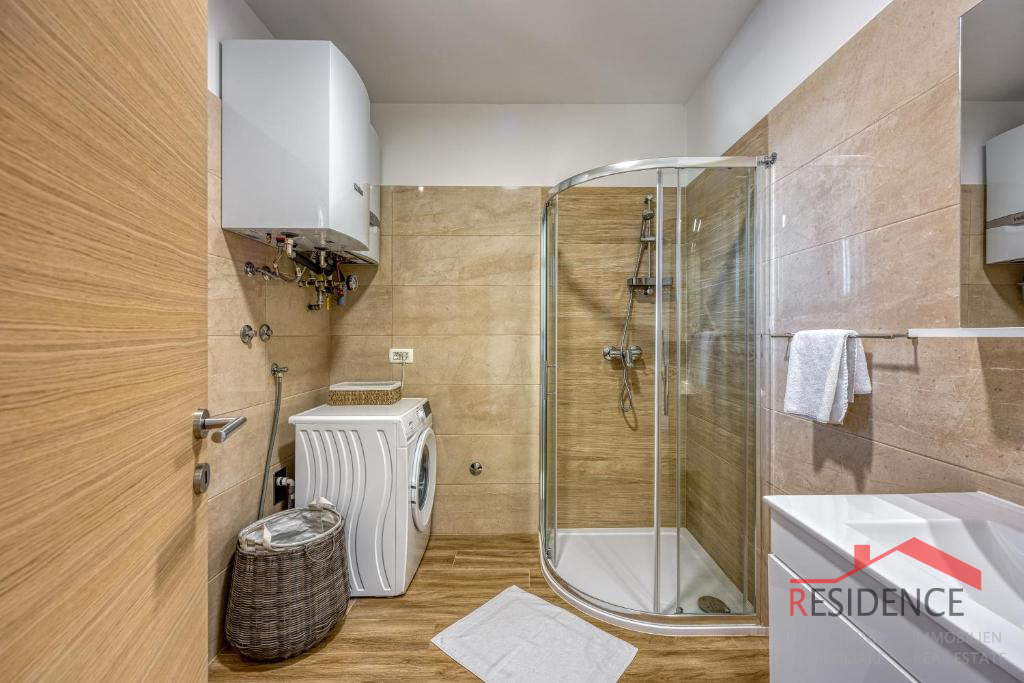 Galižana – Lijepa dvojna kuća s bazenom i pogledom na more