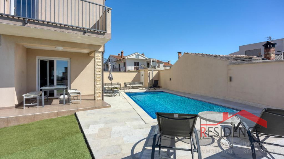 Galižana – A beautiful semi-detached house with a pool and a view of the sea